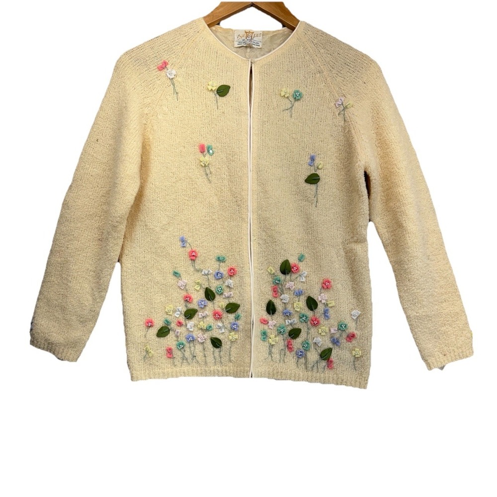 VINTAGE 1960'S WOOL KNIT BEADED PEARLED SILK FLOWER SWEATER SIZE SMALL YELLOW